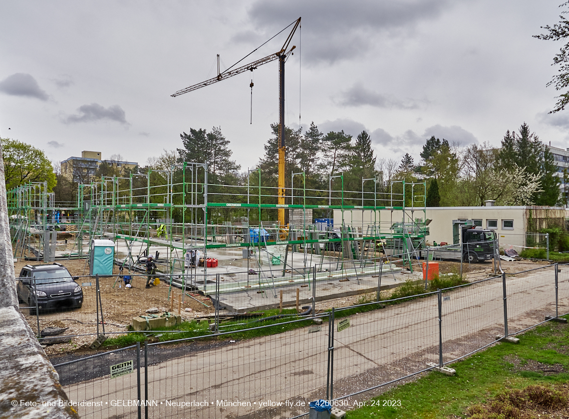 24.04.2023 - Baustelle am Haus für Kinder in der Quiddestraße in Neuperlach